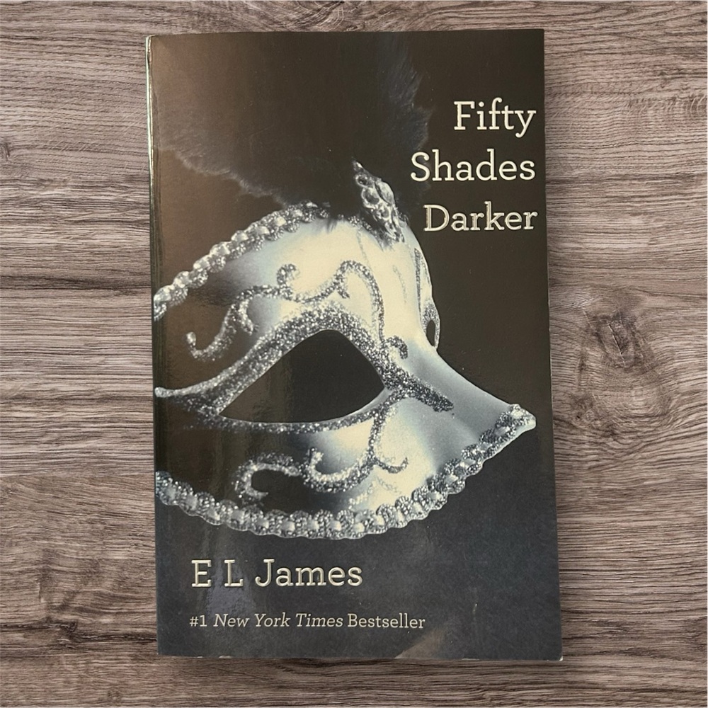 Fifty Shades Darker‎ by E.L. James New York Times Bestseller Romance Book